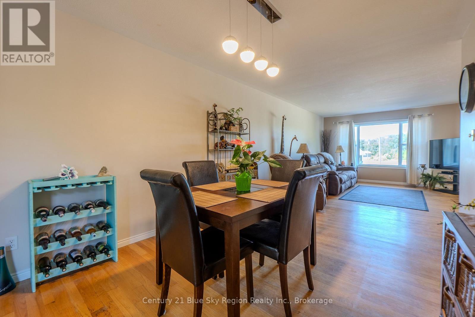22 TAMERACK AVENUE - 9