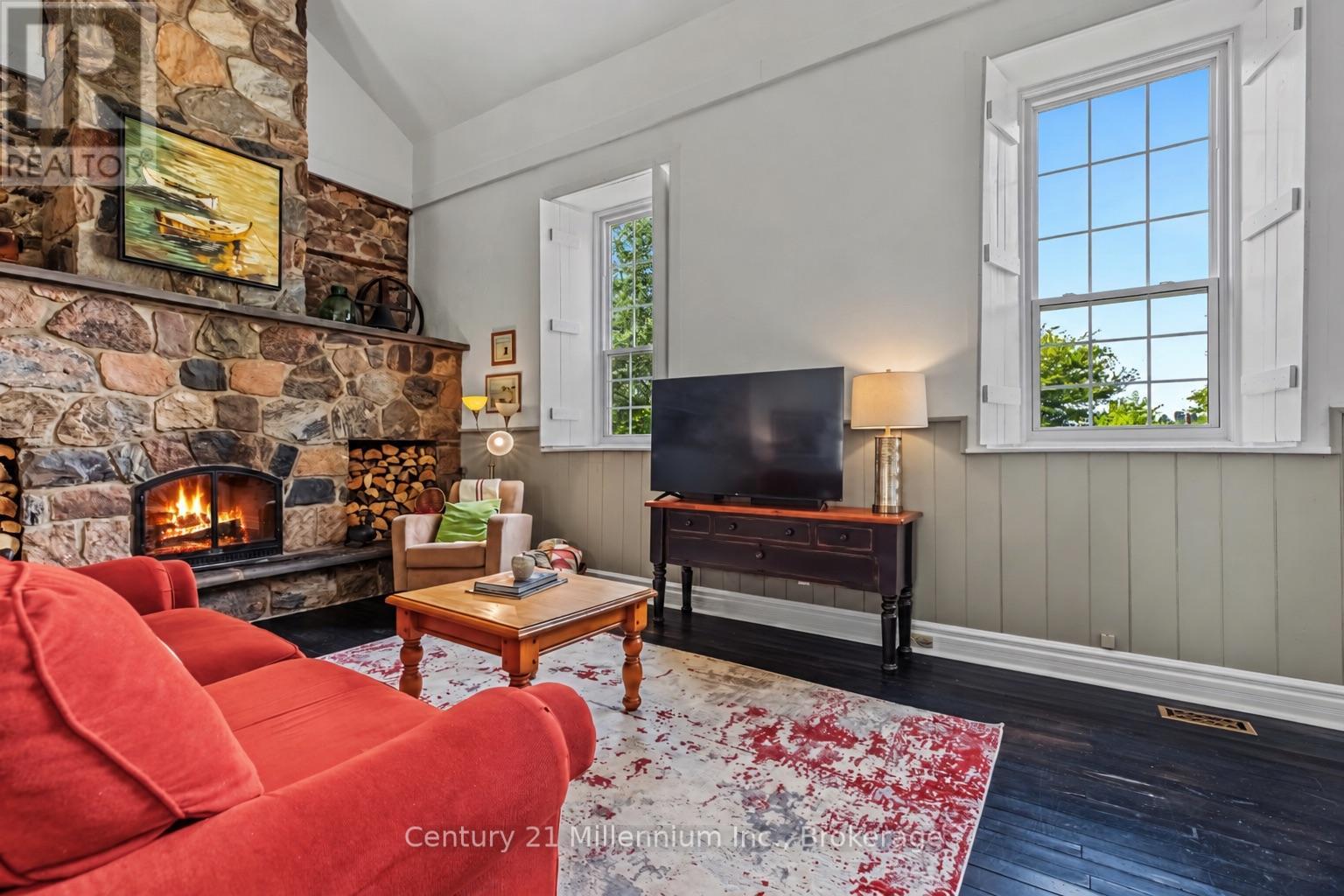 424043 CONCESSION 6 - 11