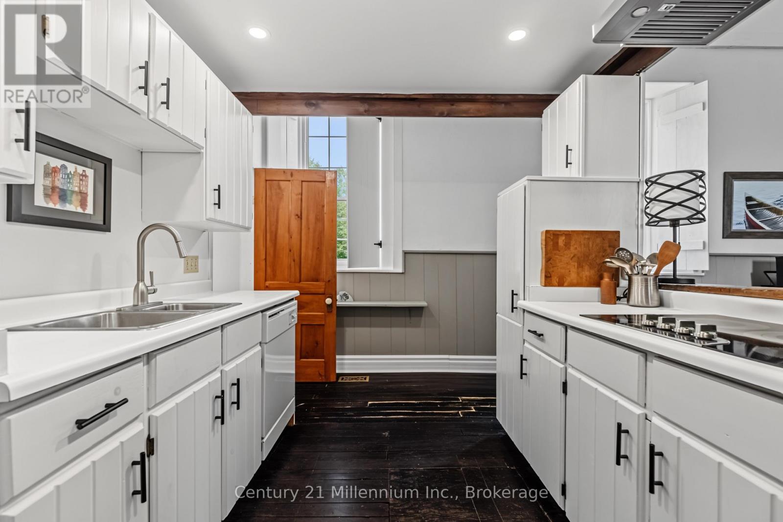 424043 CONCESSION 6 - 22