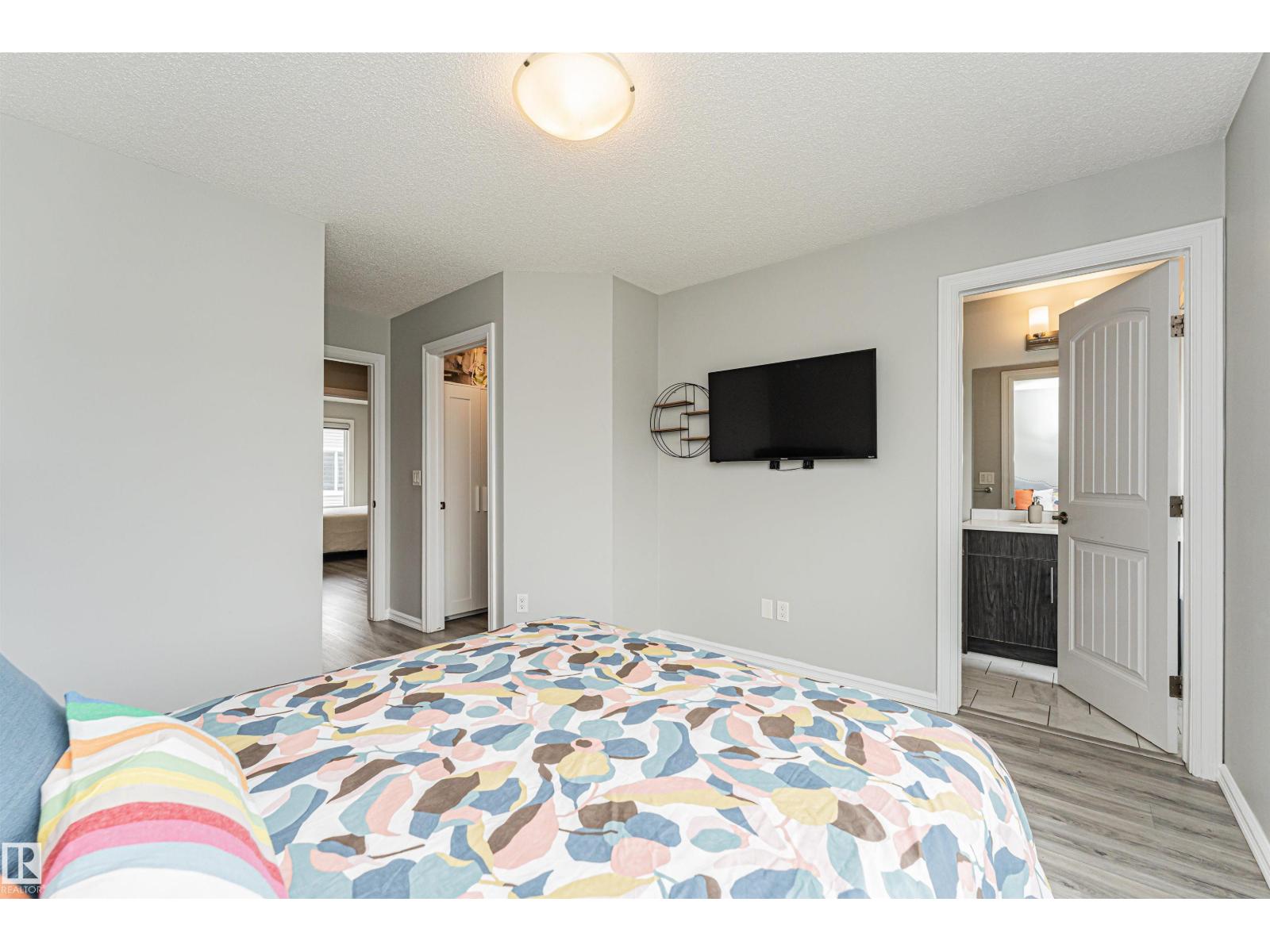 #61 215 SADDLEBACK RD NW - 32