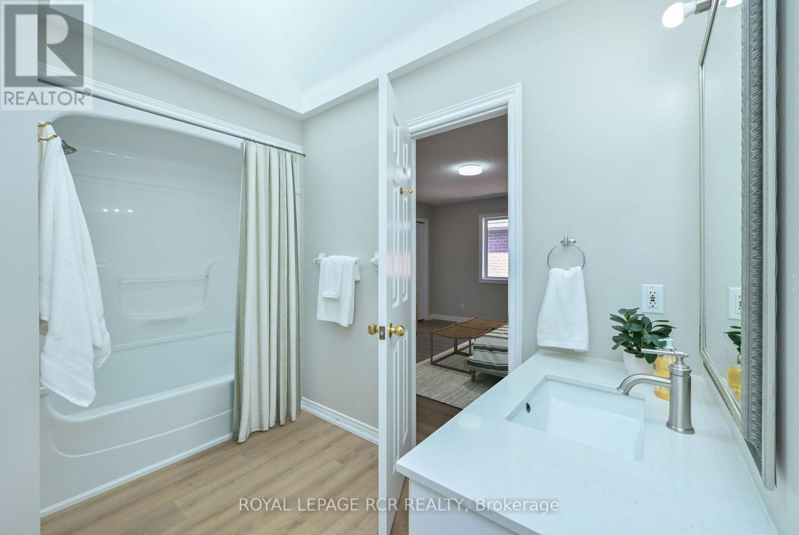 31 ENGLISH DRIVE - 18