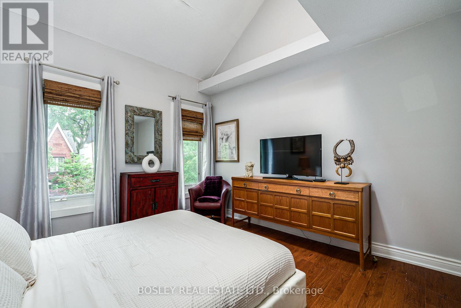 16 BLONG AVENUE - 18