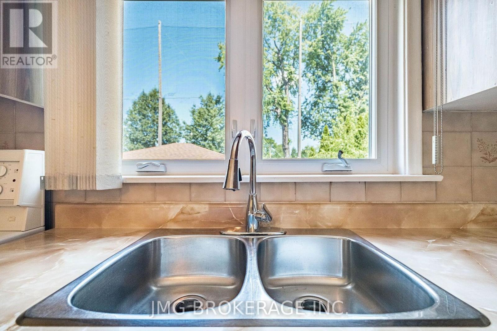 53 FOXRUN AVENUE - 17