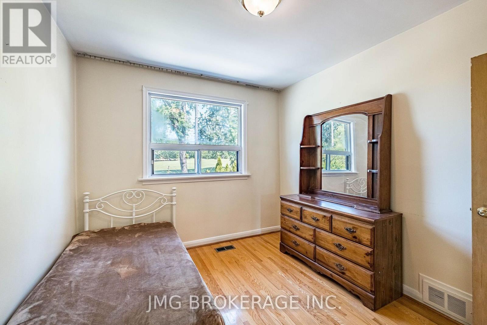 53 FOXRUN AVENUE - 24