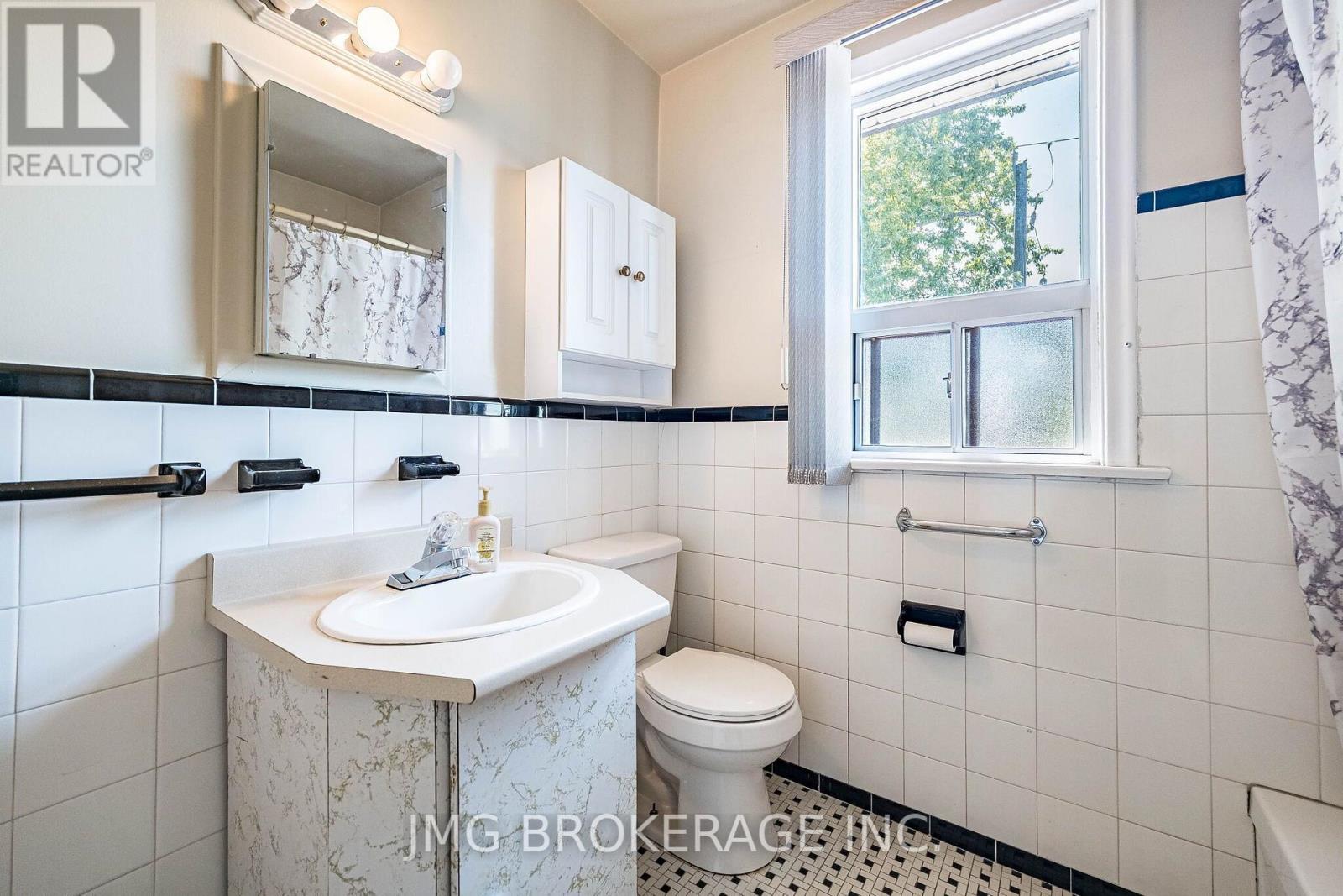 53 FOXRUN AVENUE - 27