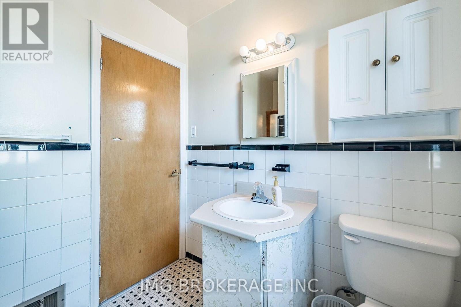 53 FOXRUN AVENUE - 28