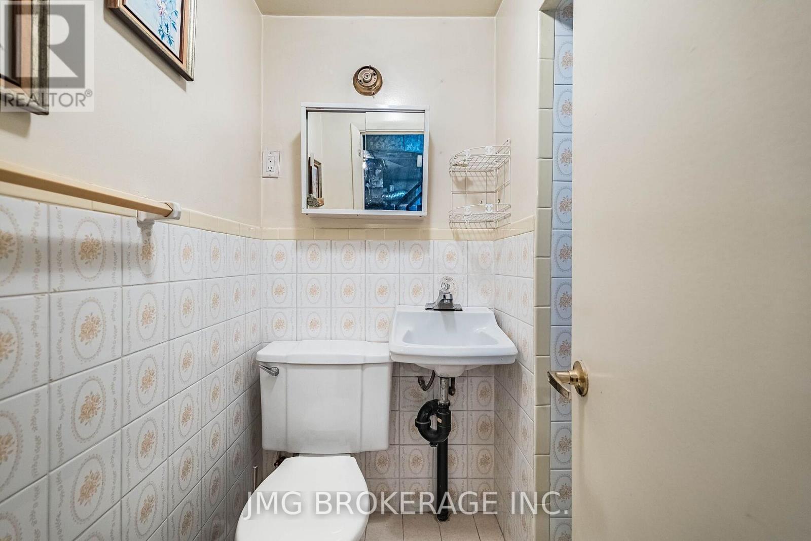 53 FOXRUN AVENUE - 39