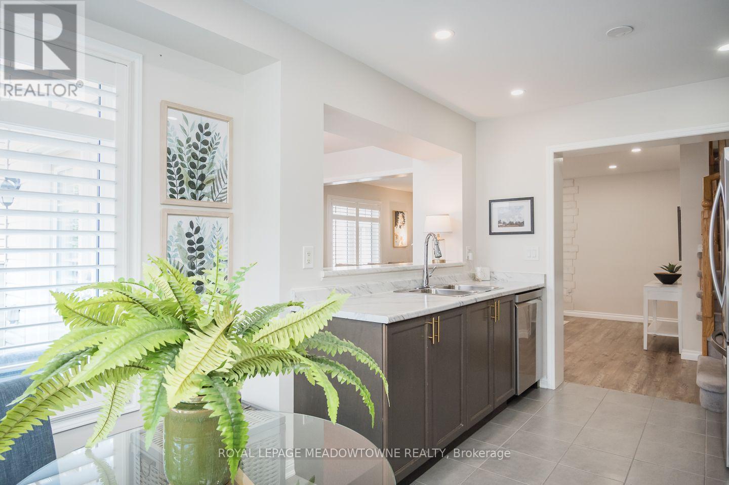 #104 6020 DERRY ROAD - 11