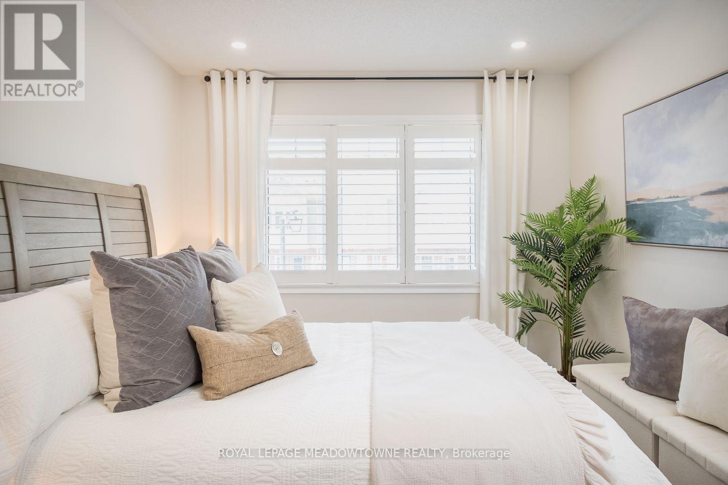 #104 6020 DERRY ROAD - 23