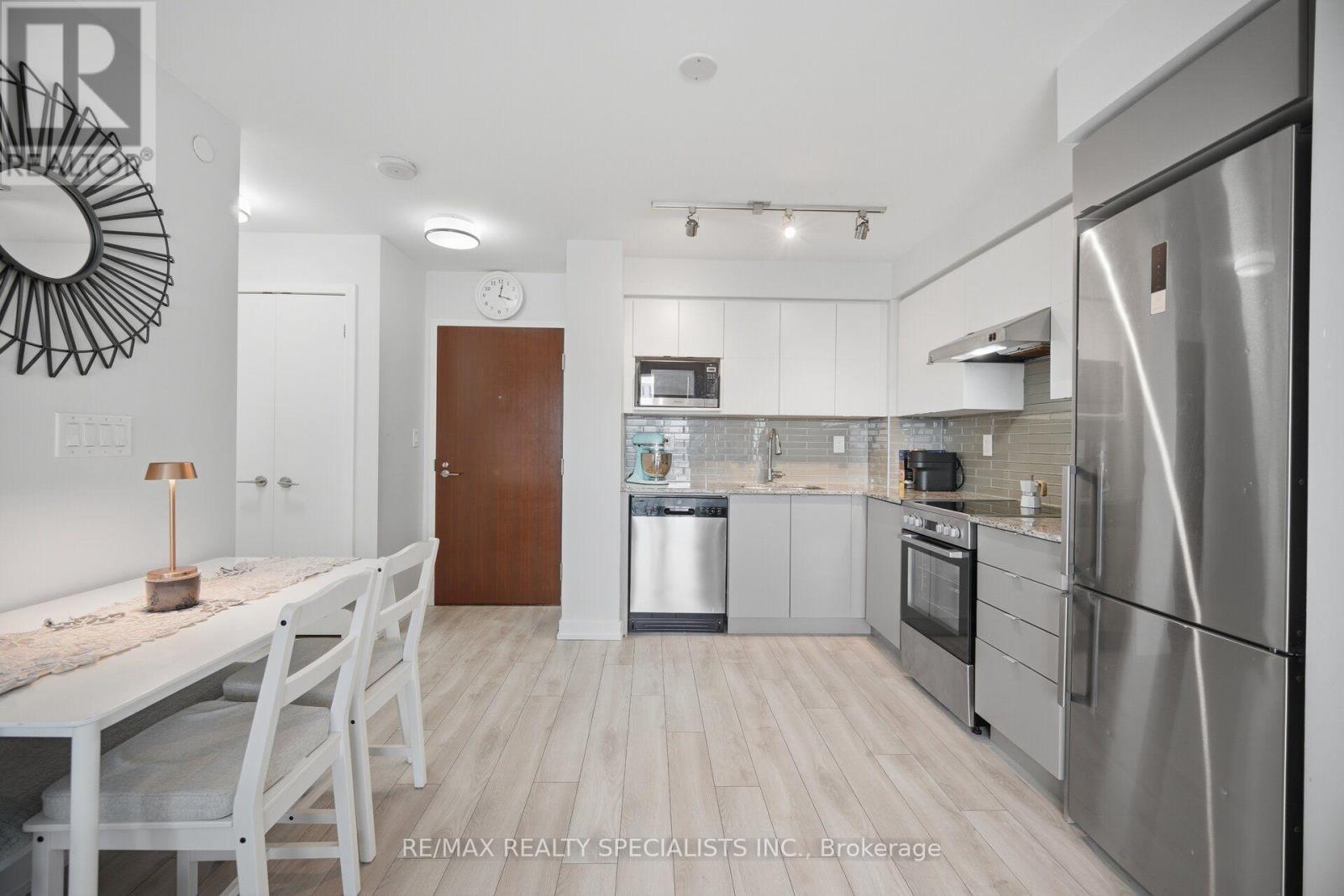 #1222 160 FLEMINGTON ROAD - 11