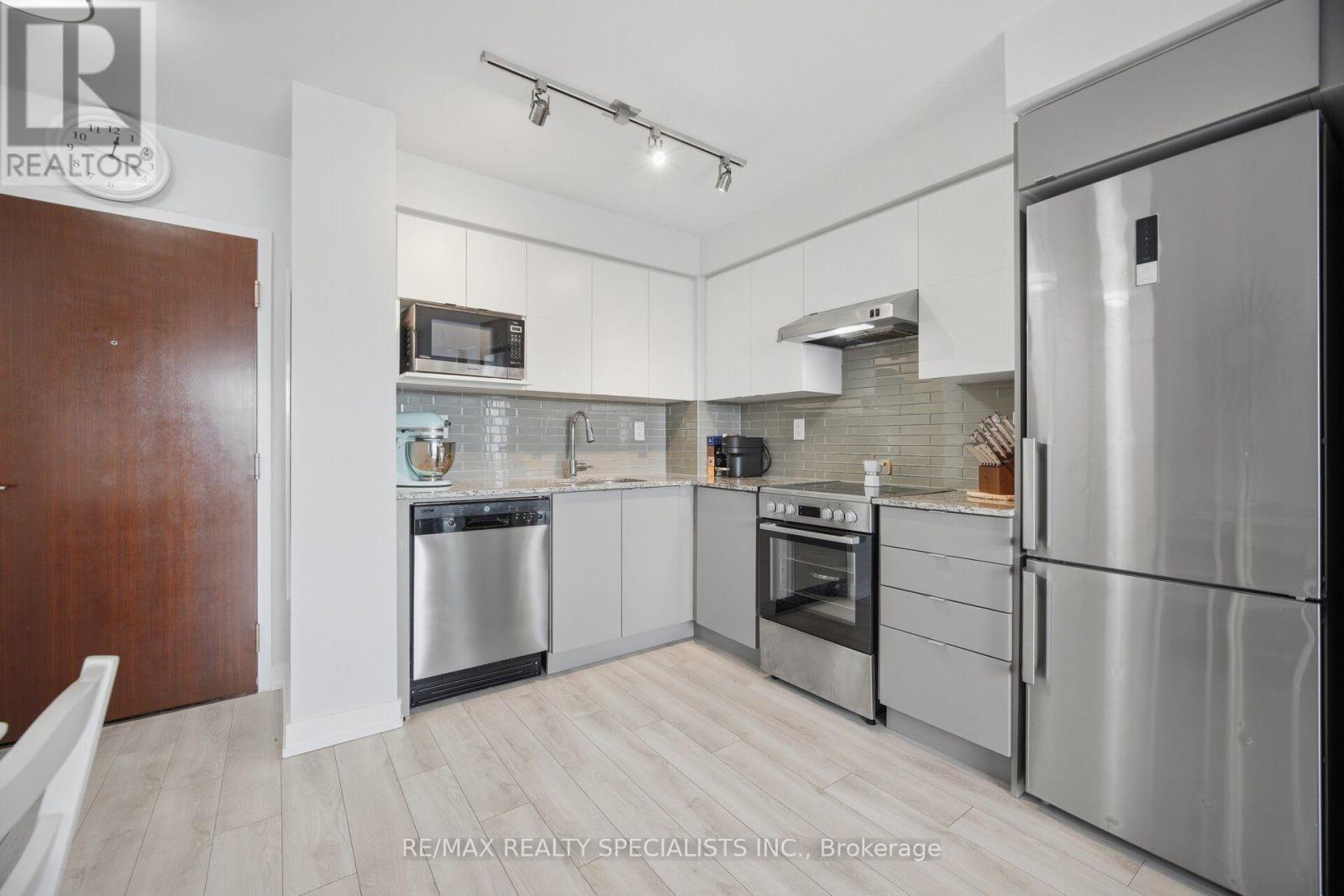 #1222 160 FLEMINGTON ROAD - 12