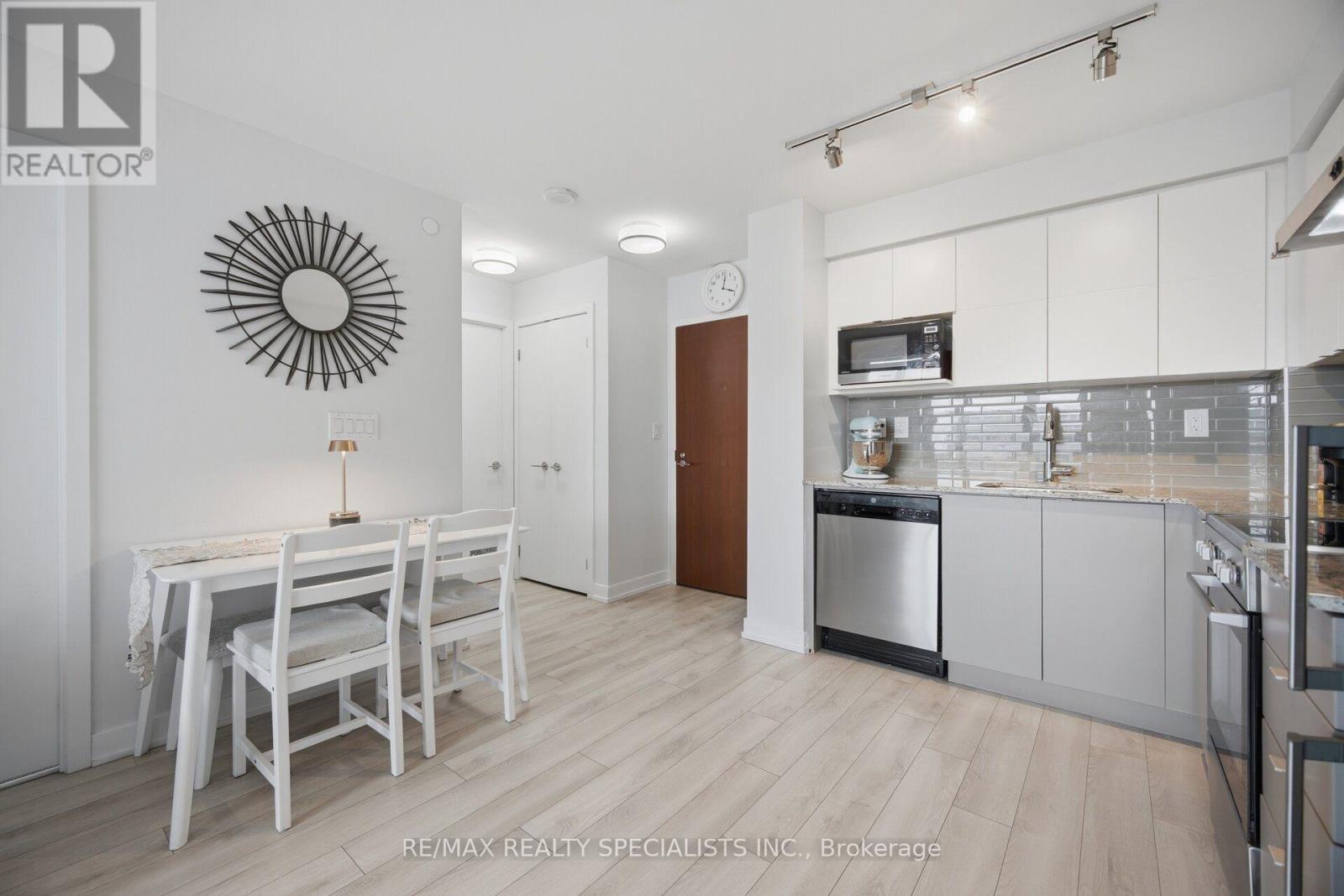 #1222 160 FLEMINGTON ROAD - 13