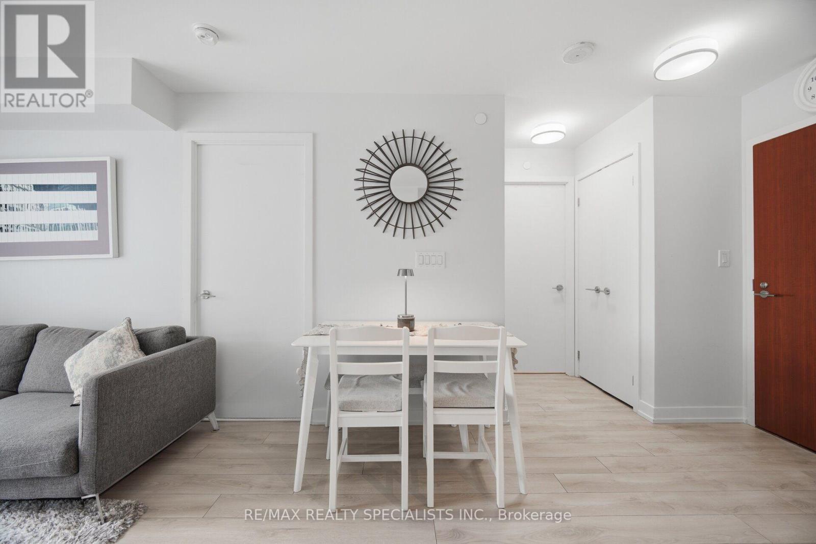 #1222 160 FLEMINGTON ROAD - 17