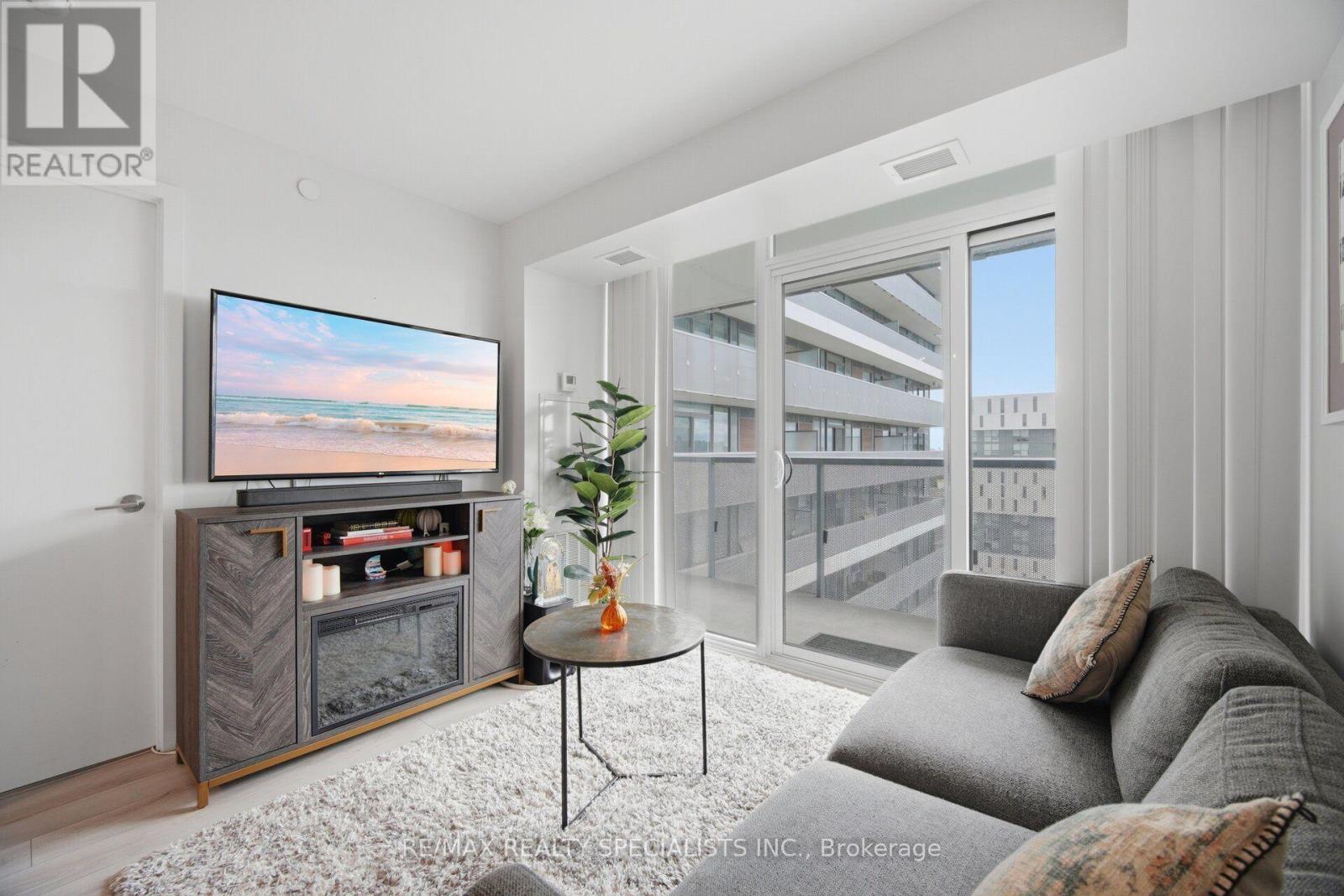 #1222 160 FLEMINGTON ROAD - 22
