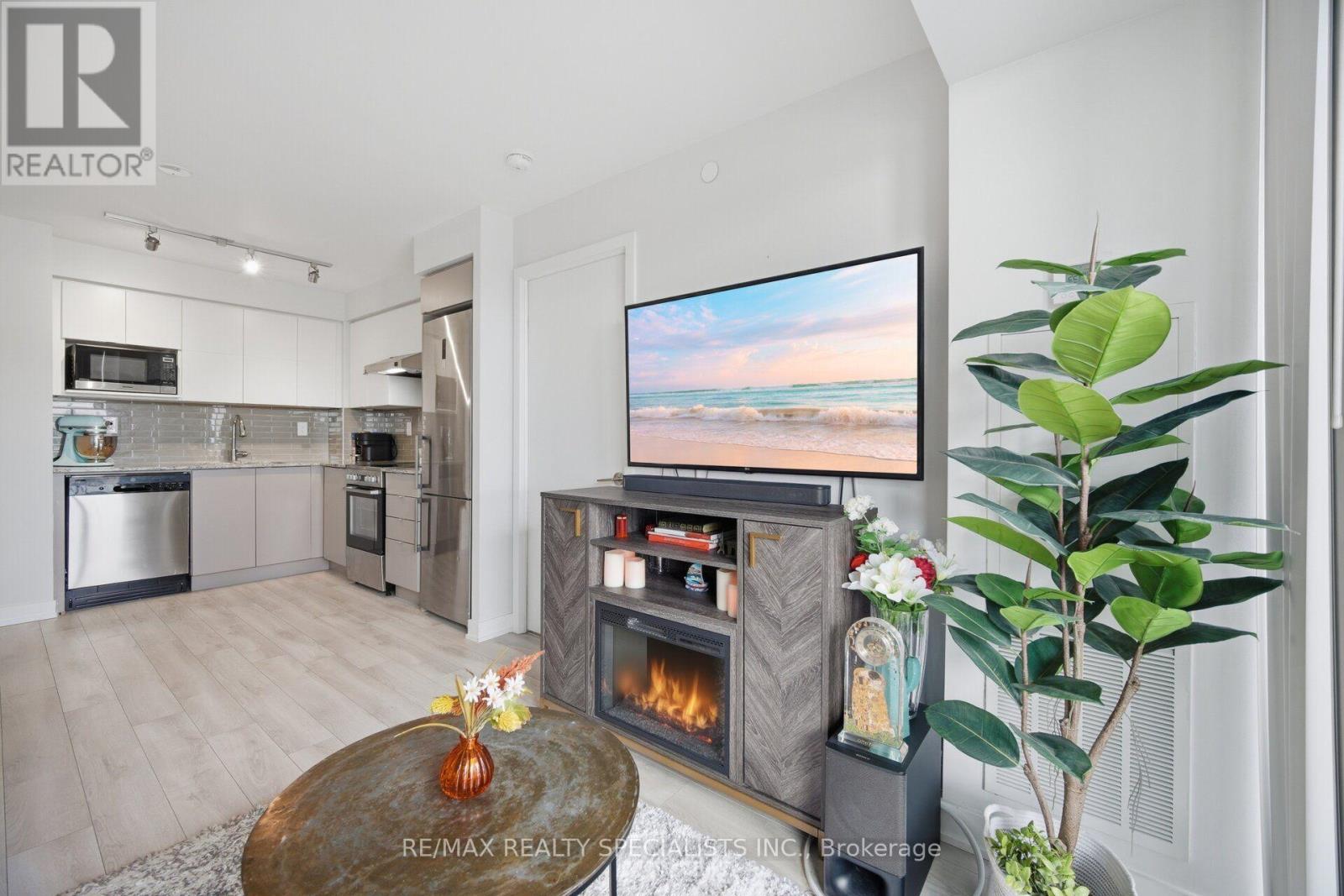 #1222 160 FLEMINGTON ROAD - 24