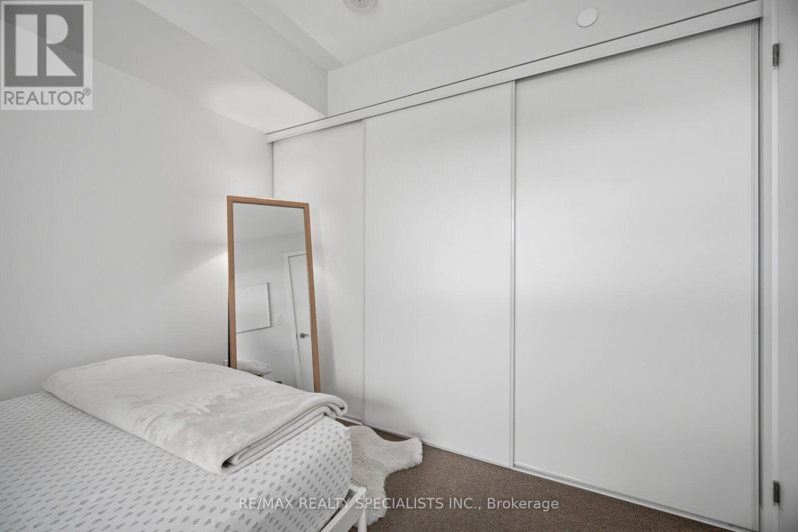 #1222 160 FLEMINGTON ROAD - 31
