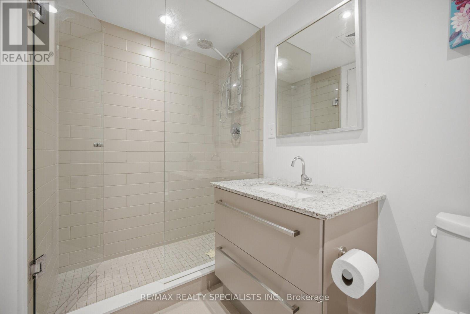 #1222 160 FLEMINGTON ROAD - 34