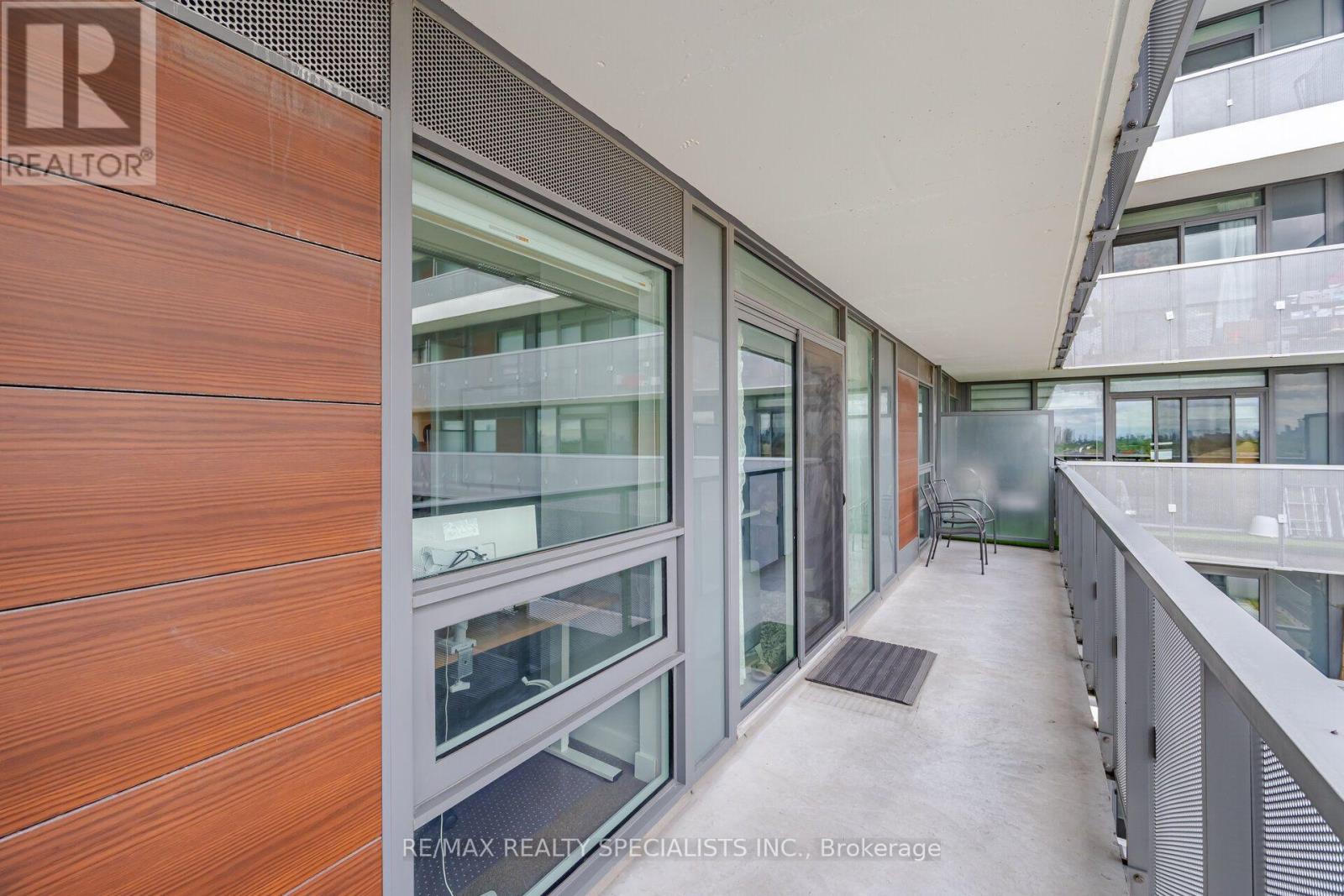 #1222 160 FLEMINGTON ROAD - 38