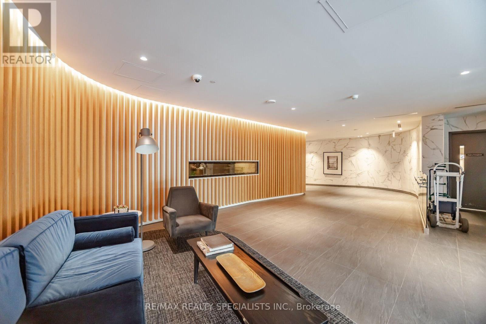 #1222 160 FLEMINGTON ROAD - 6