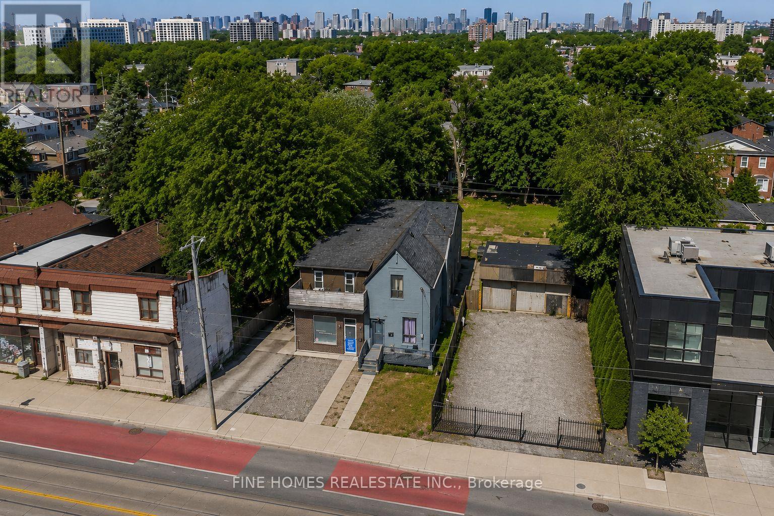 318 DUFFERIN STREET - 1