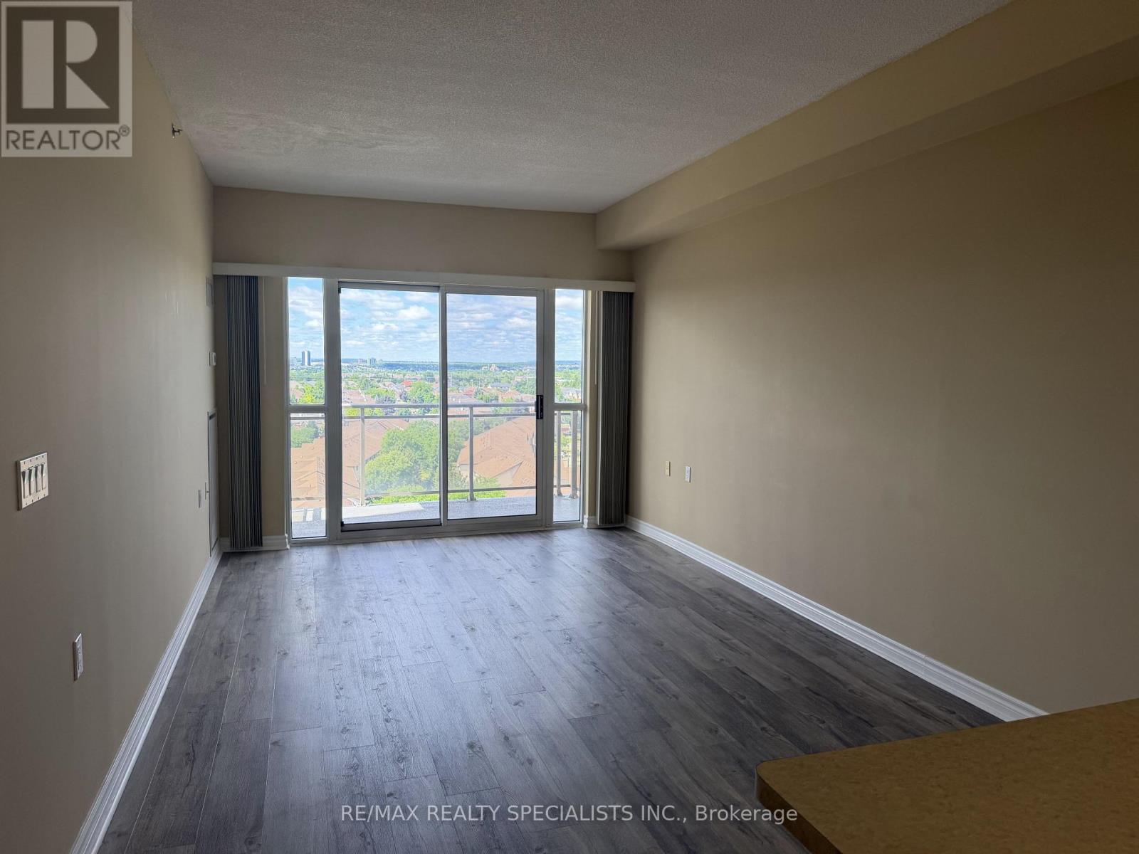 #1007 810 SCOLLARD COURT - 13