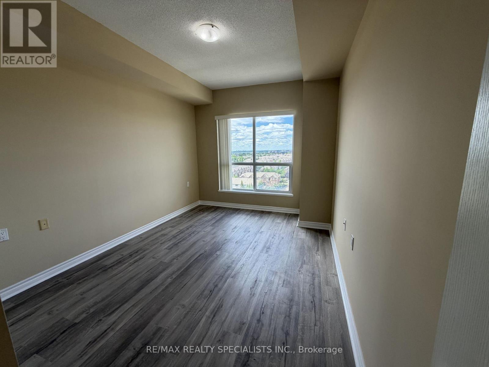 #1007 810 SCOLLARD COURT - 17