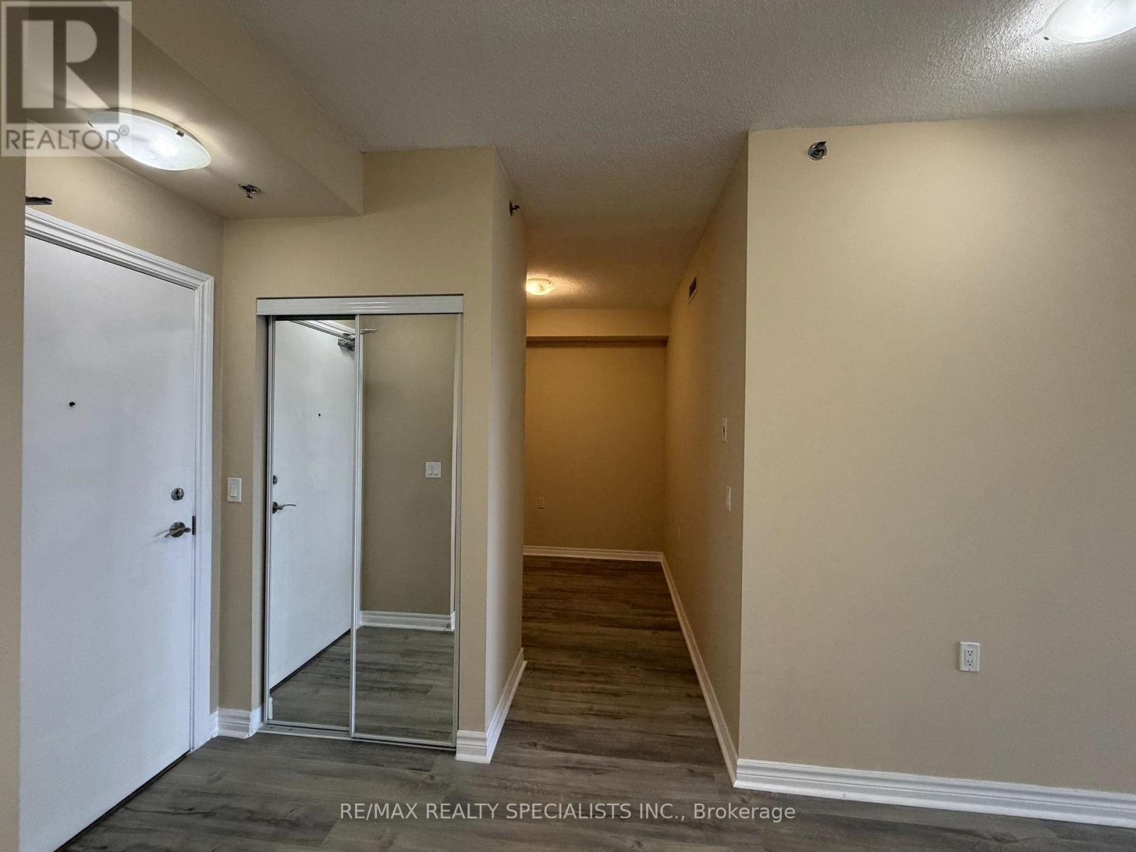 #1007 810 SCOLLARD COURT - 2