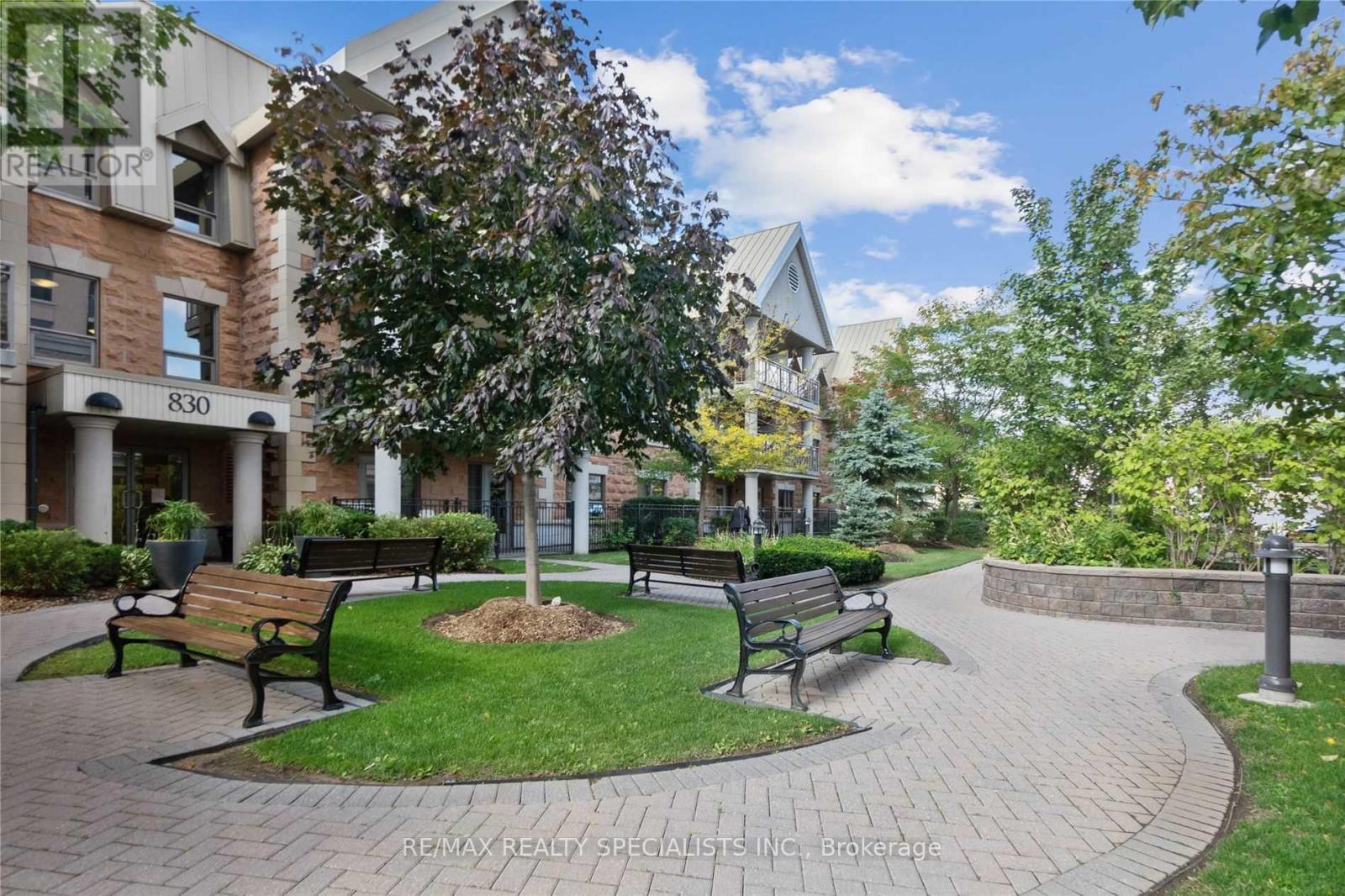 #1007 810 SCOLLARD COURT - 36