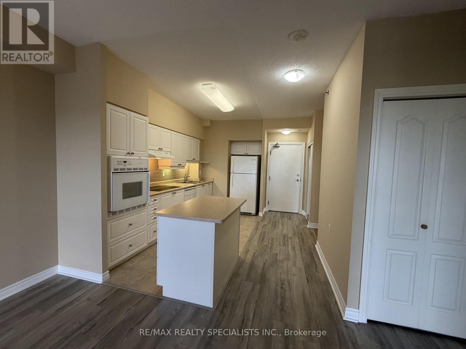 #1007 810 SCOLLARD COURT - 9