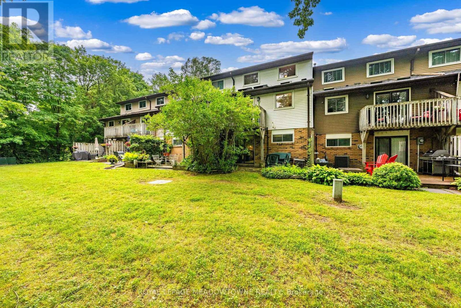 69 LYNDEN CIRCLE - 50