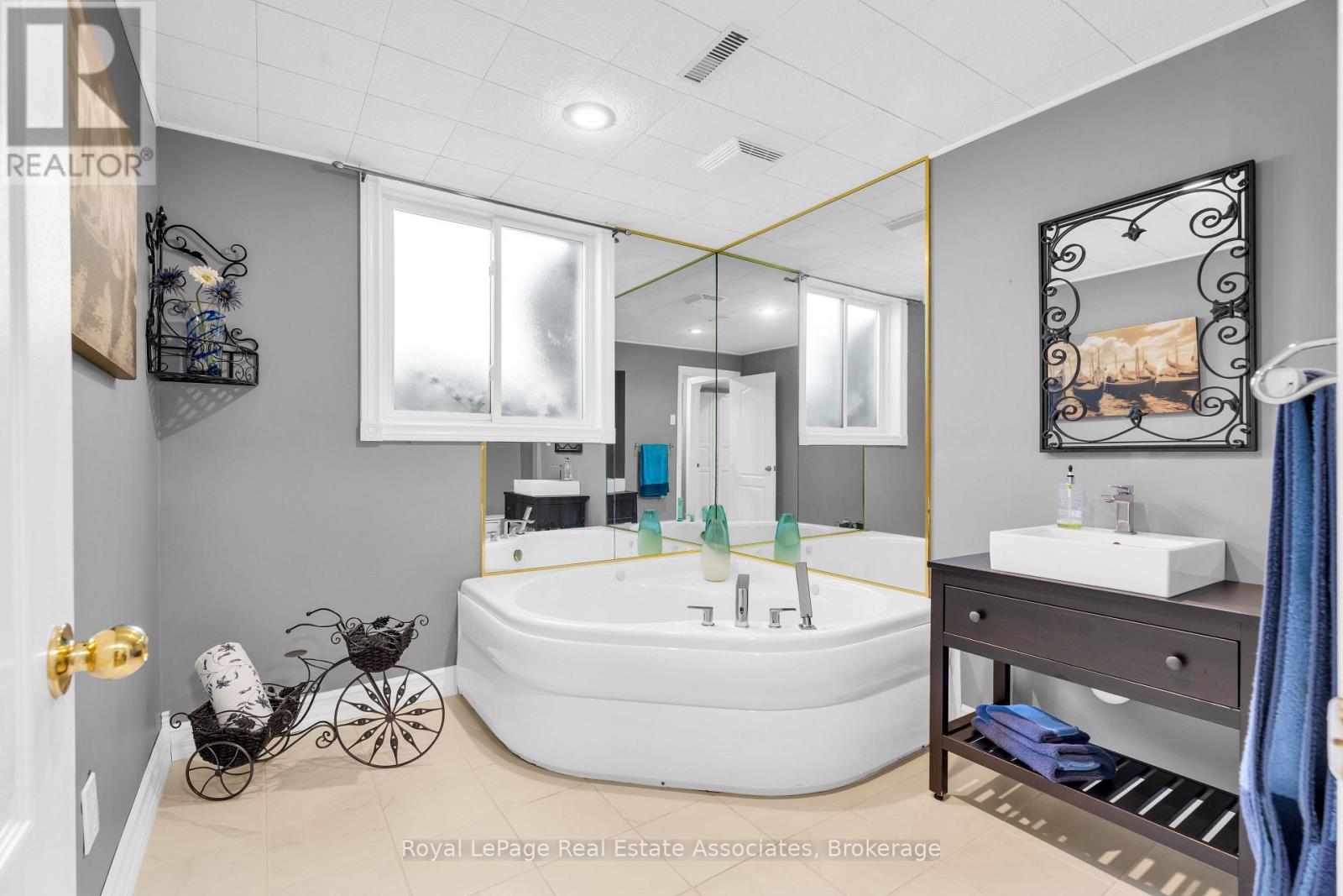 233 ELMORE DRIVE - 26
