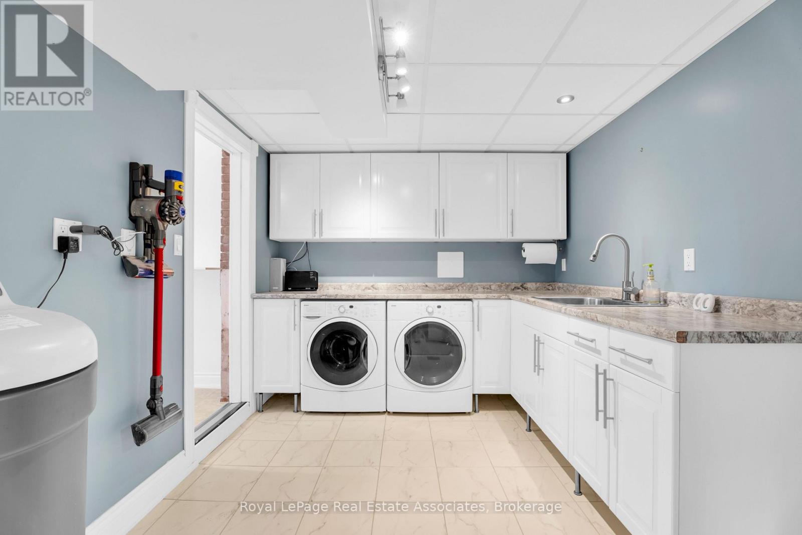 233 ELMORE DRIVE - 28
