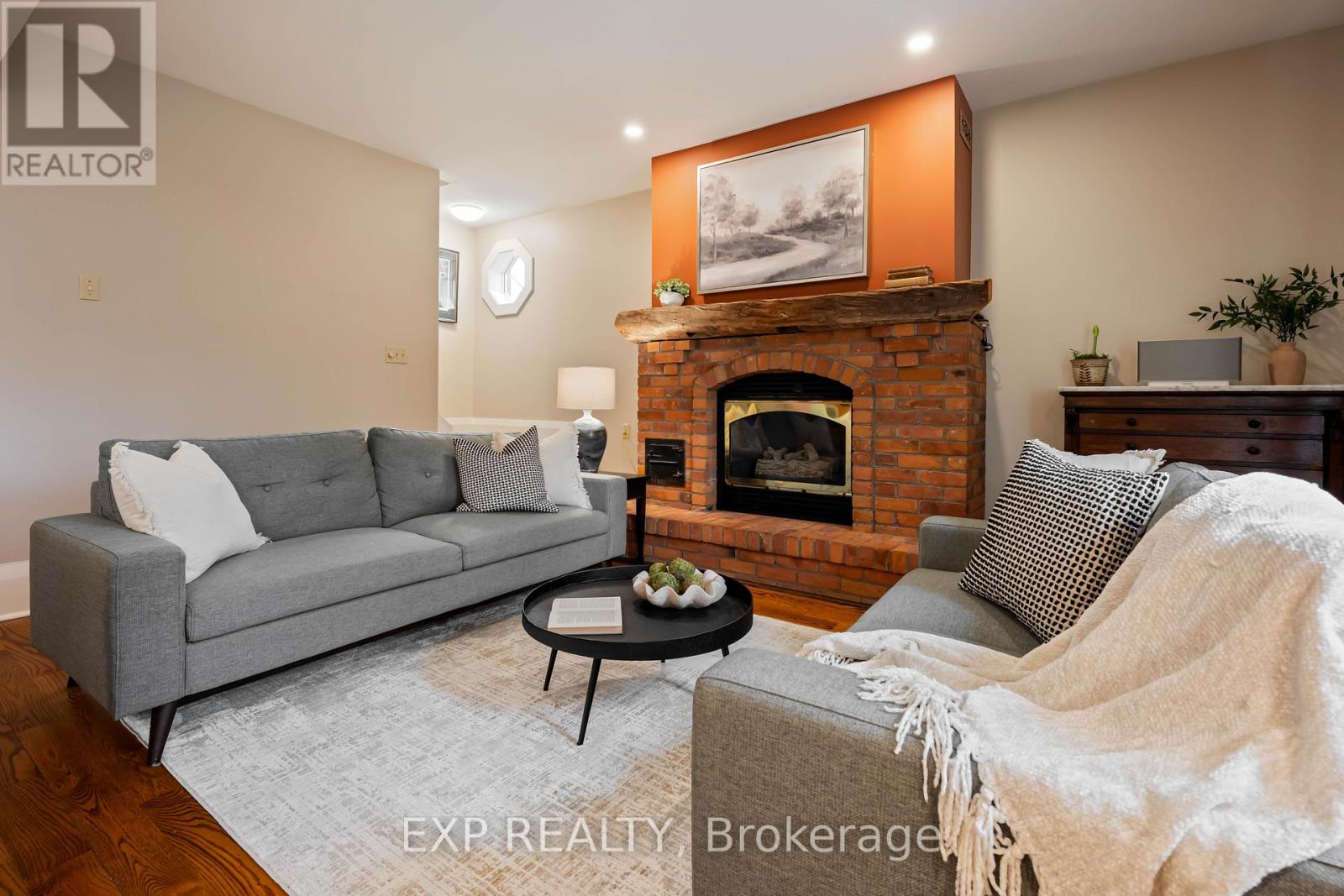 9 WELLINGTON STREET - 15