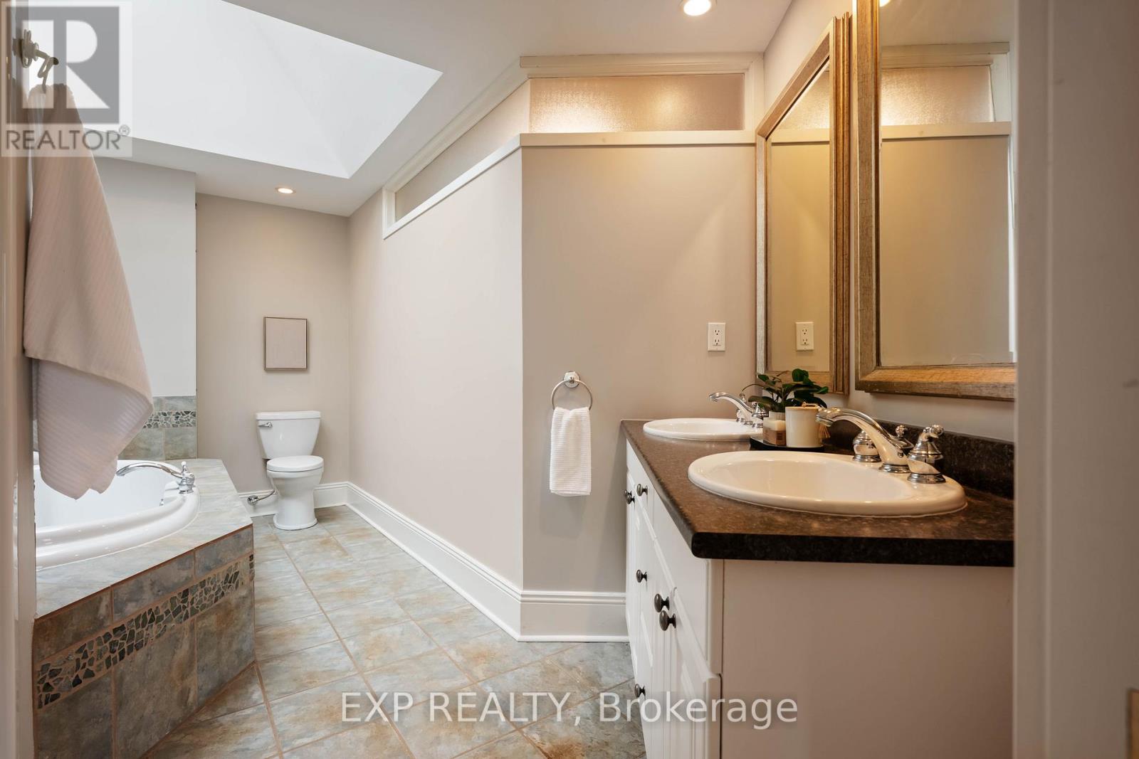 9 WELLINGTON STREET - 29