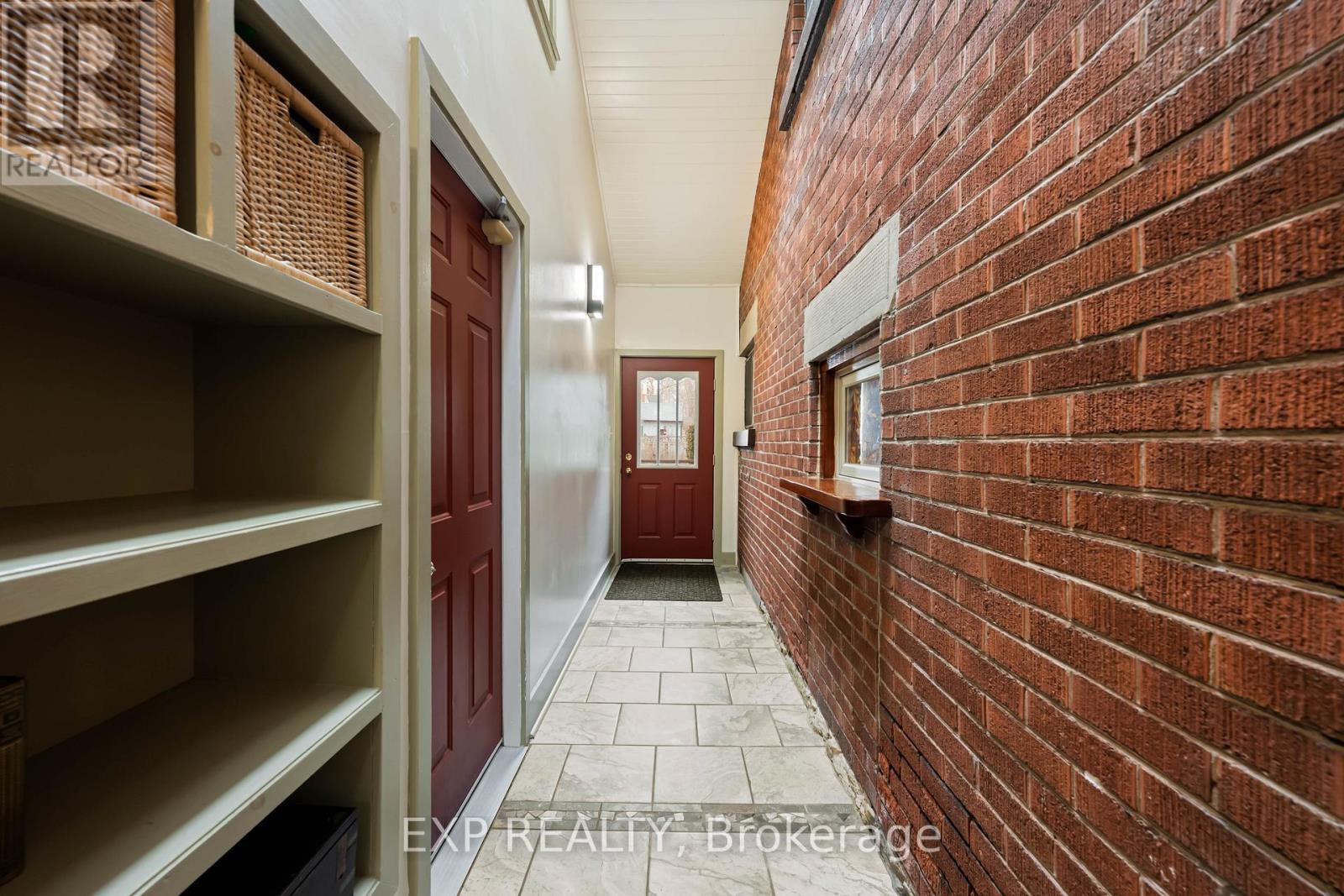 9 WELLINGTON STREET - 35