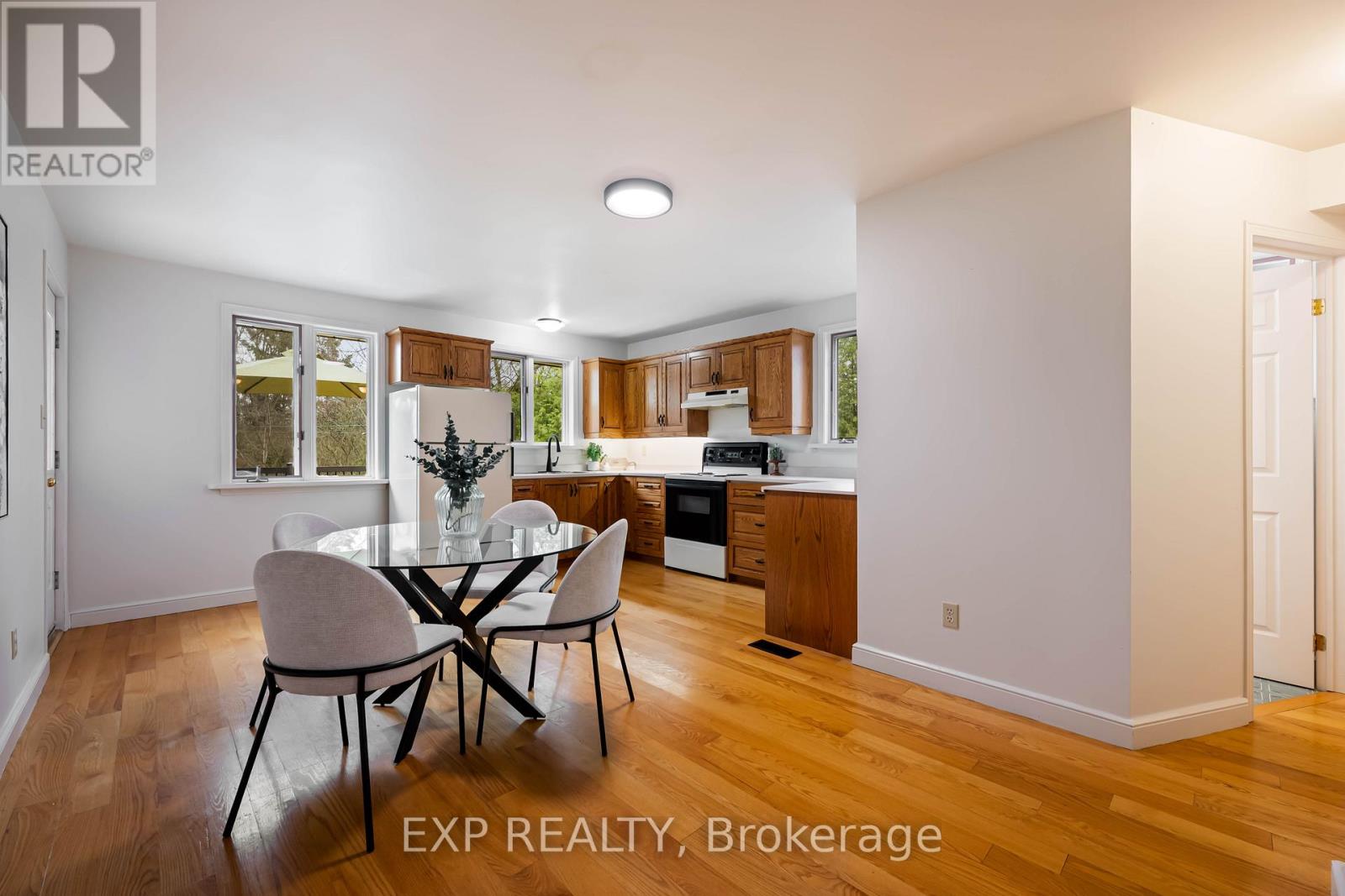 9 WELLINGTON STREET - 36