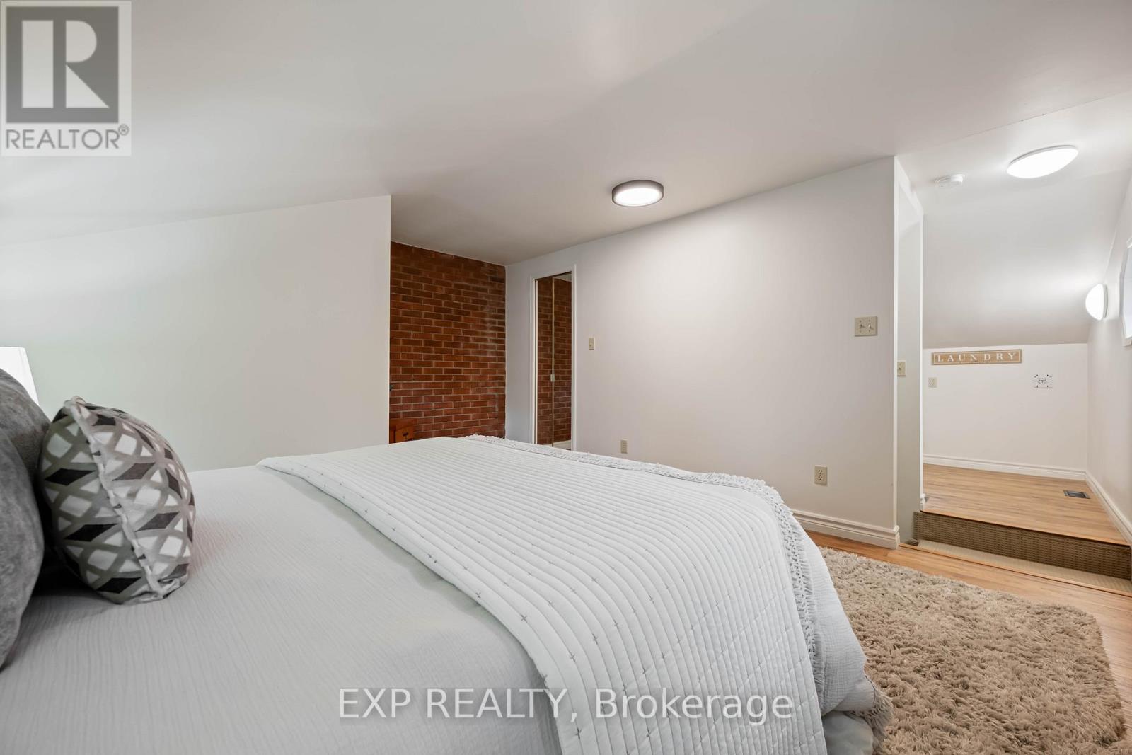 9 WELLINGTON STREET - 41