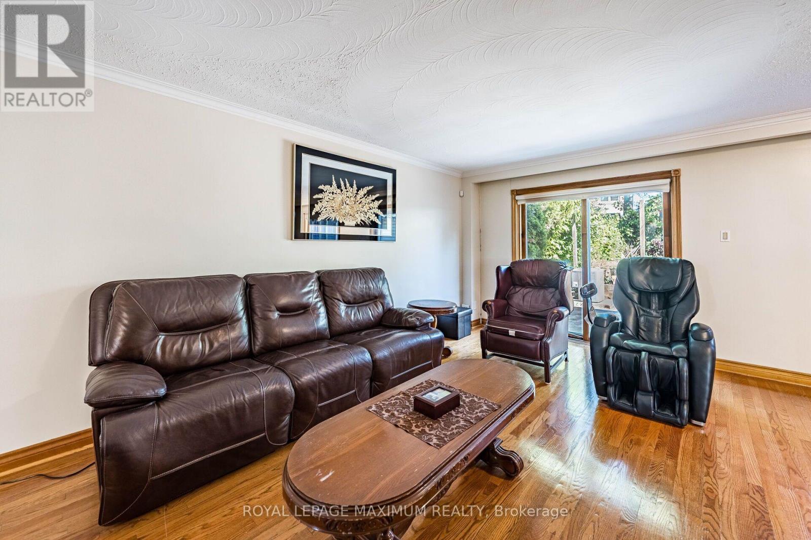 40 BROADOAKS DRIVE - 11