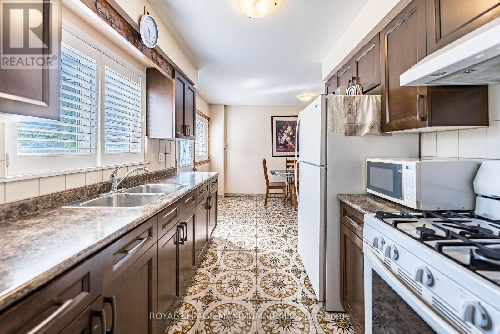 40 BROADOAKS DRIVE - 16