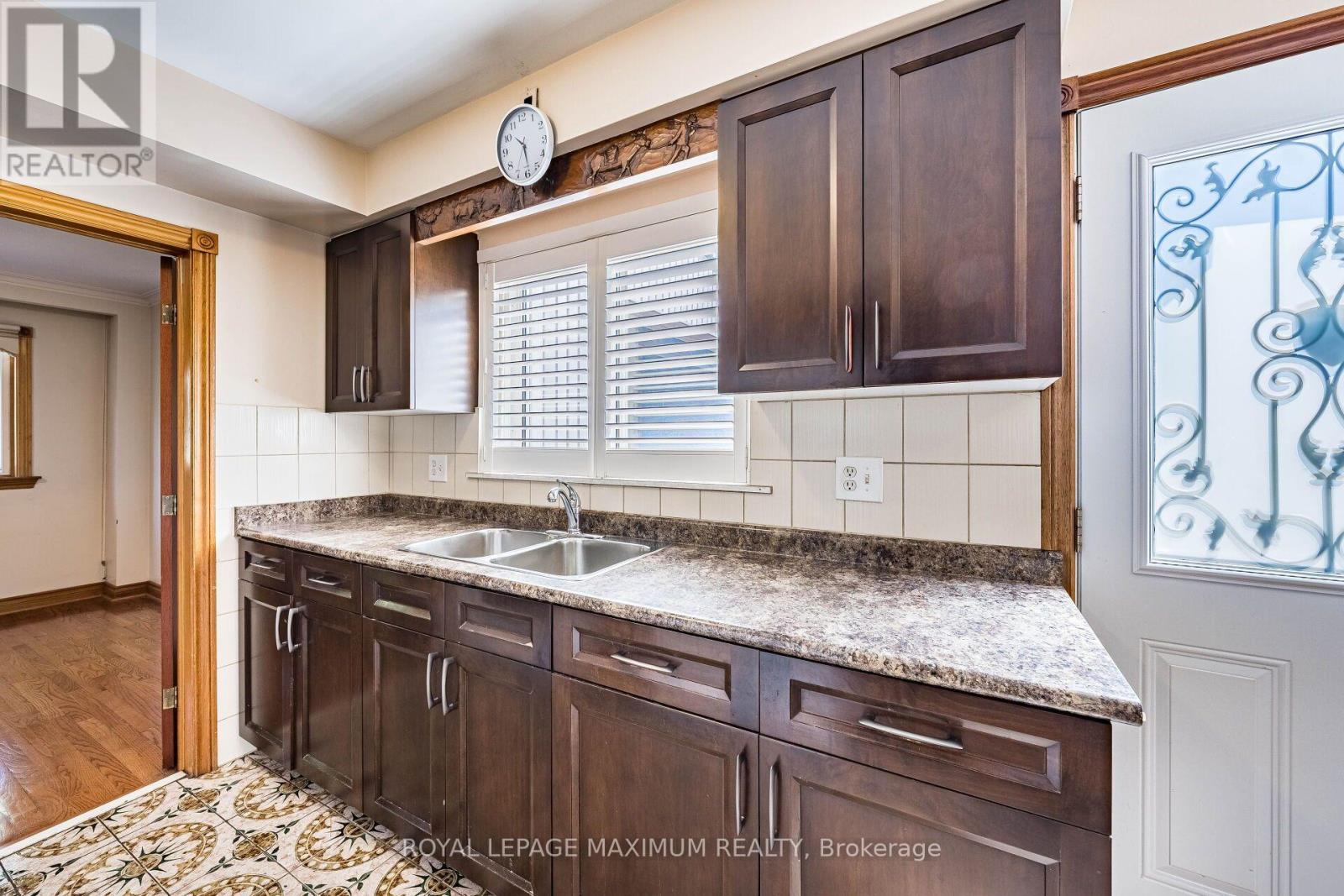 40 BROADOAKS DRIVE - 19
