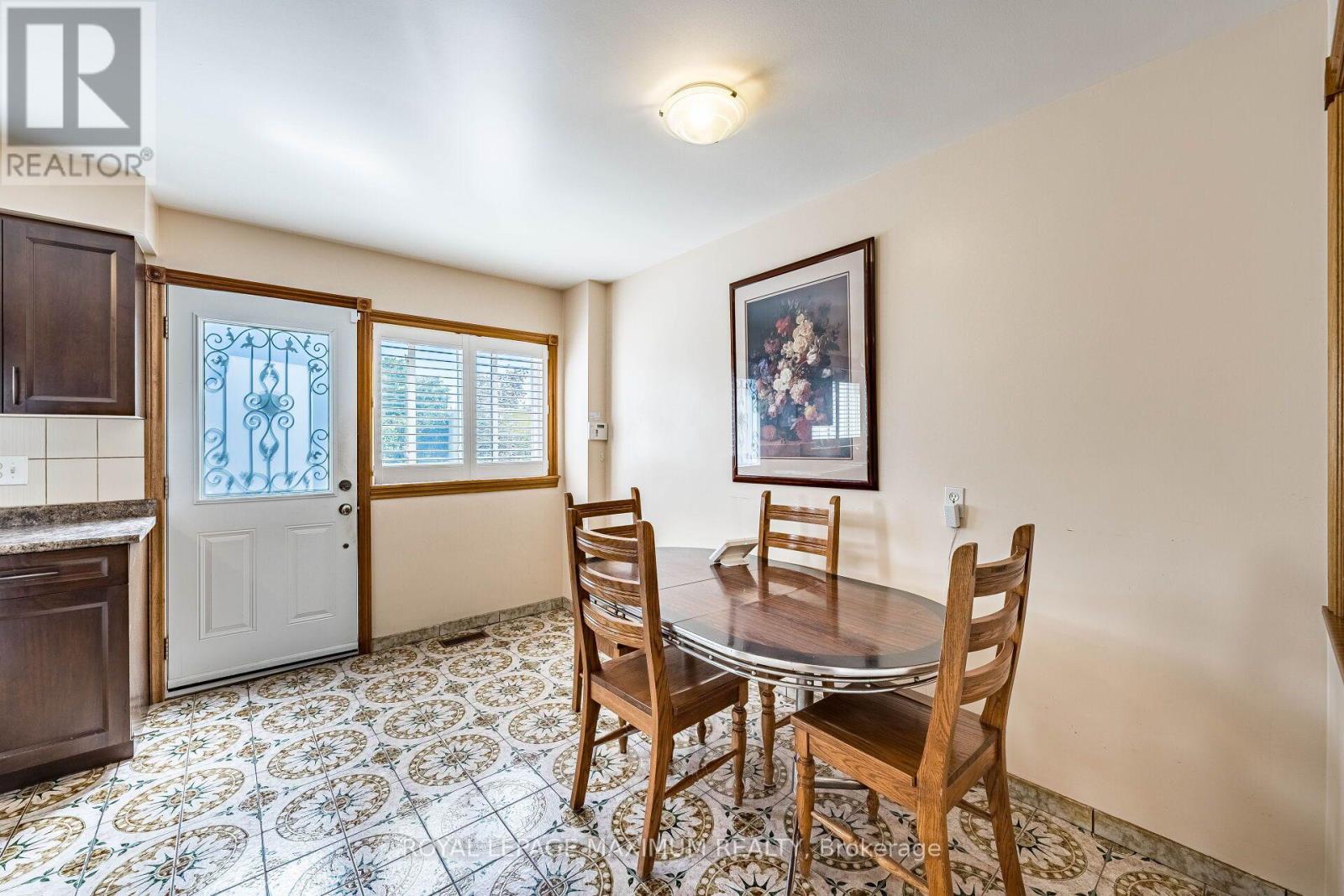 40 BROADOAKS DRIVE - 22