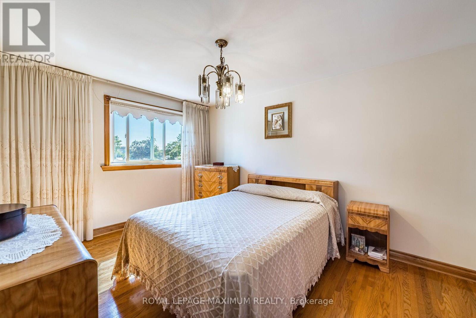 40 BROADOAKS DRIVE - 27
