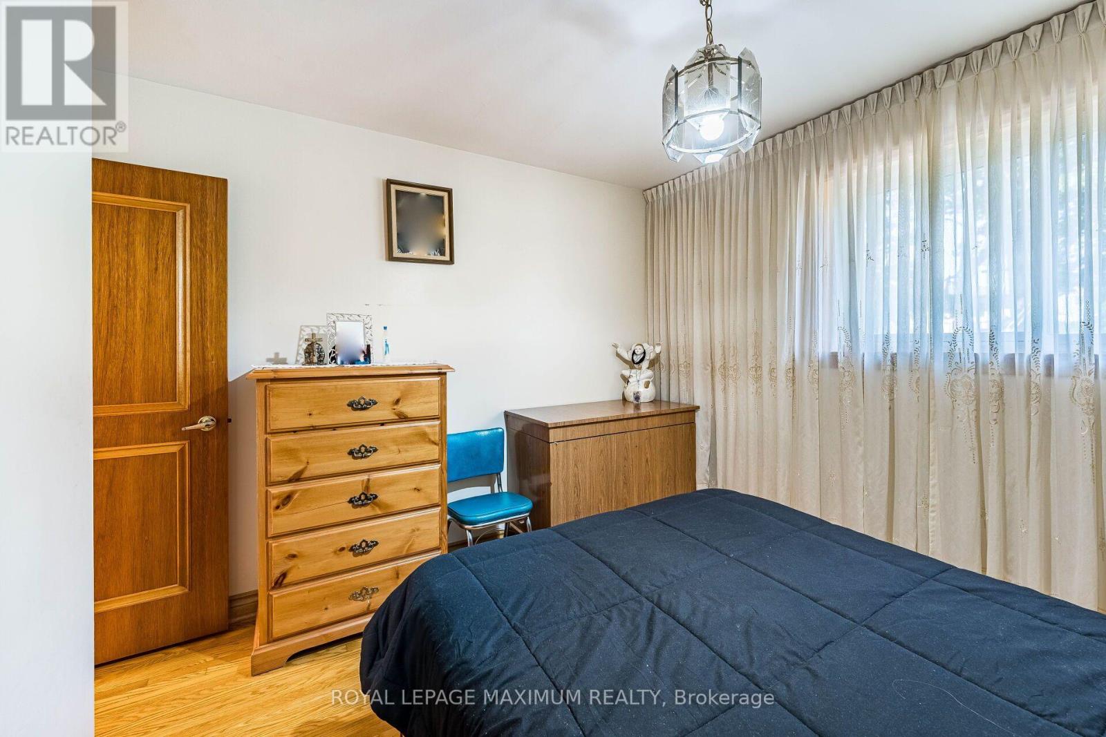40 BROADOAKS DRIVE - 30