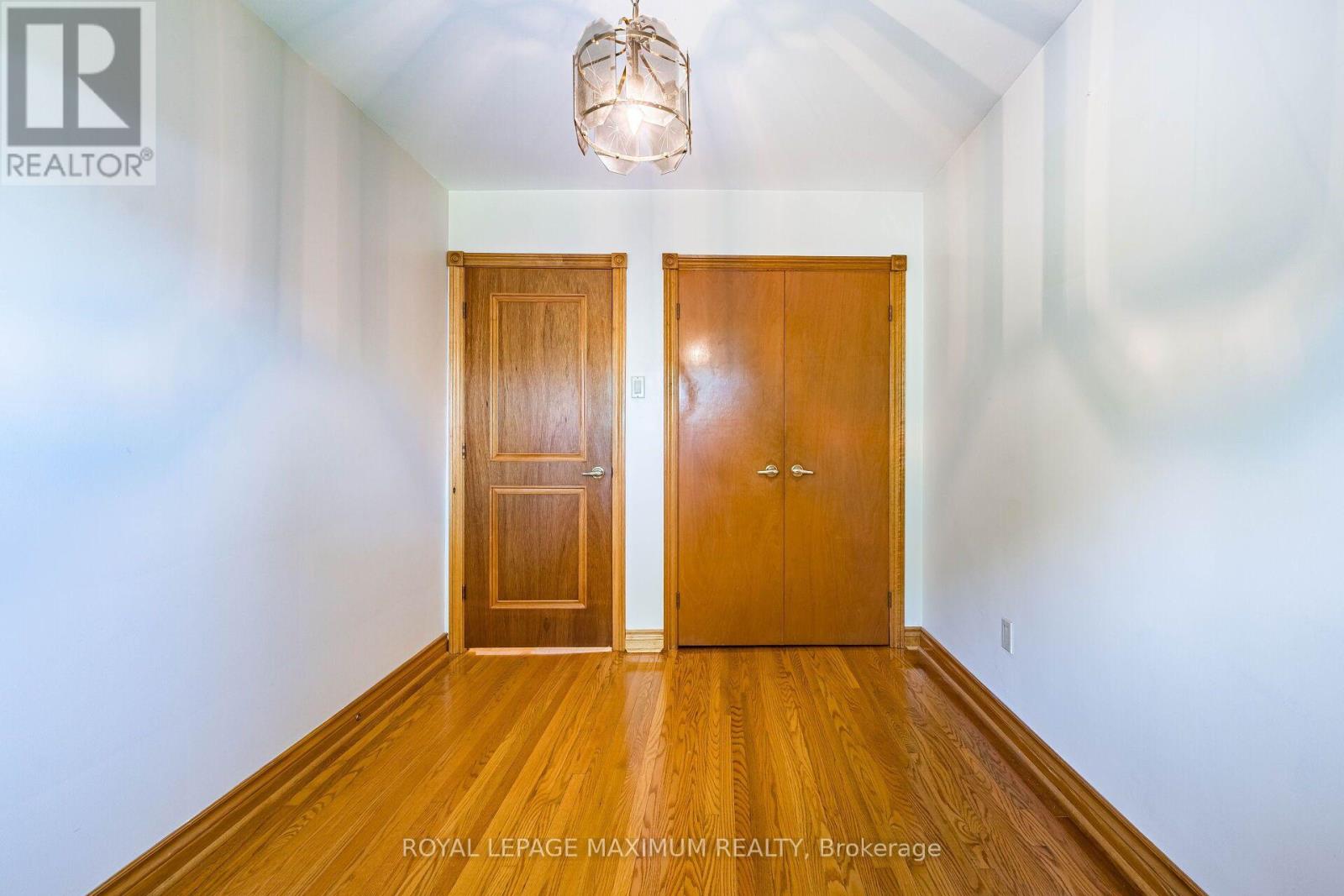 40 BROADOAKS DRIVE - 32