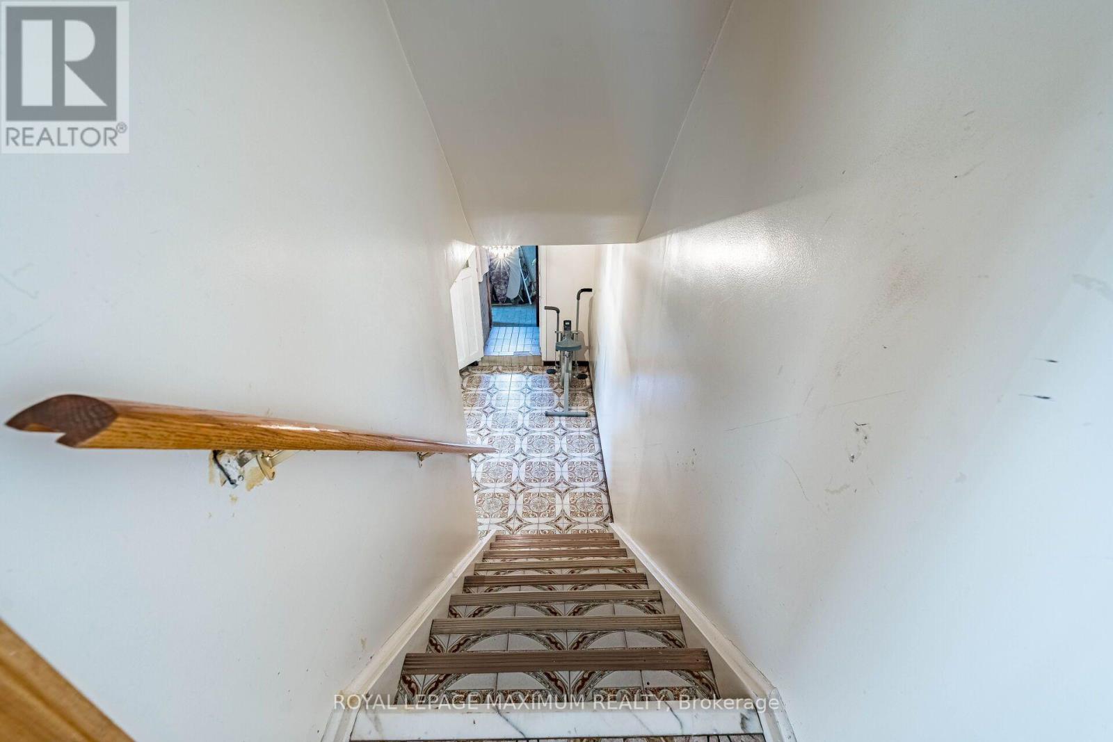 40 BROADOAKS DRIVE - 36