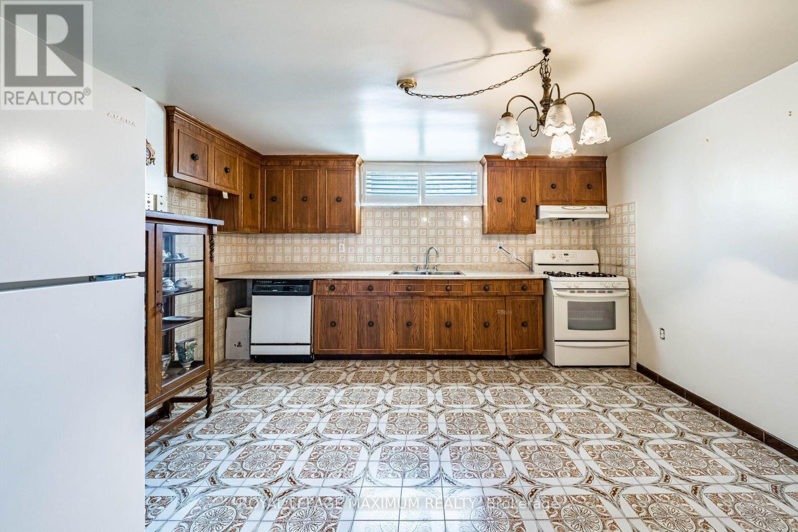 40 BROADOAKS DRIVE - 37