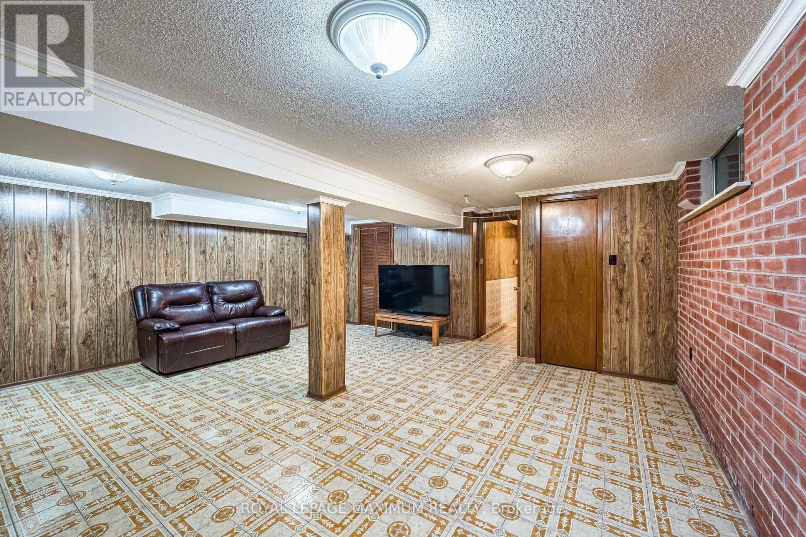 40 BROADOAKS DRIVE - 39