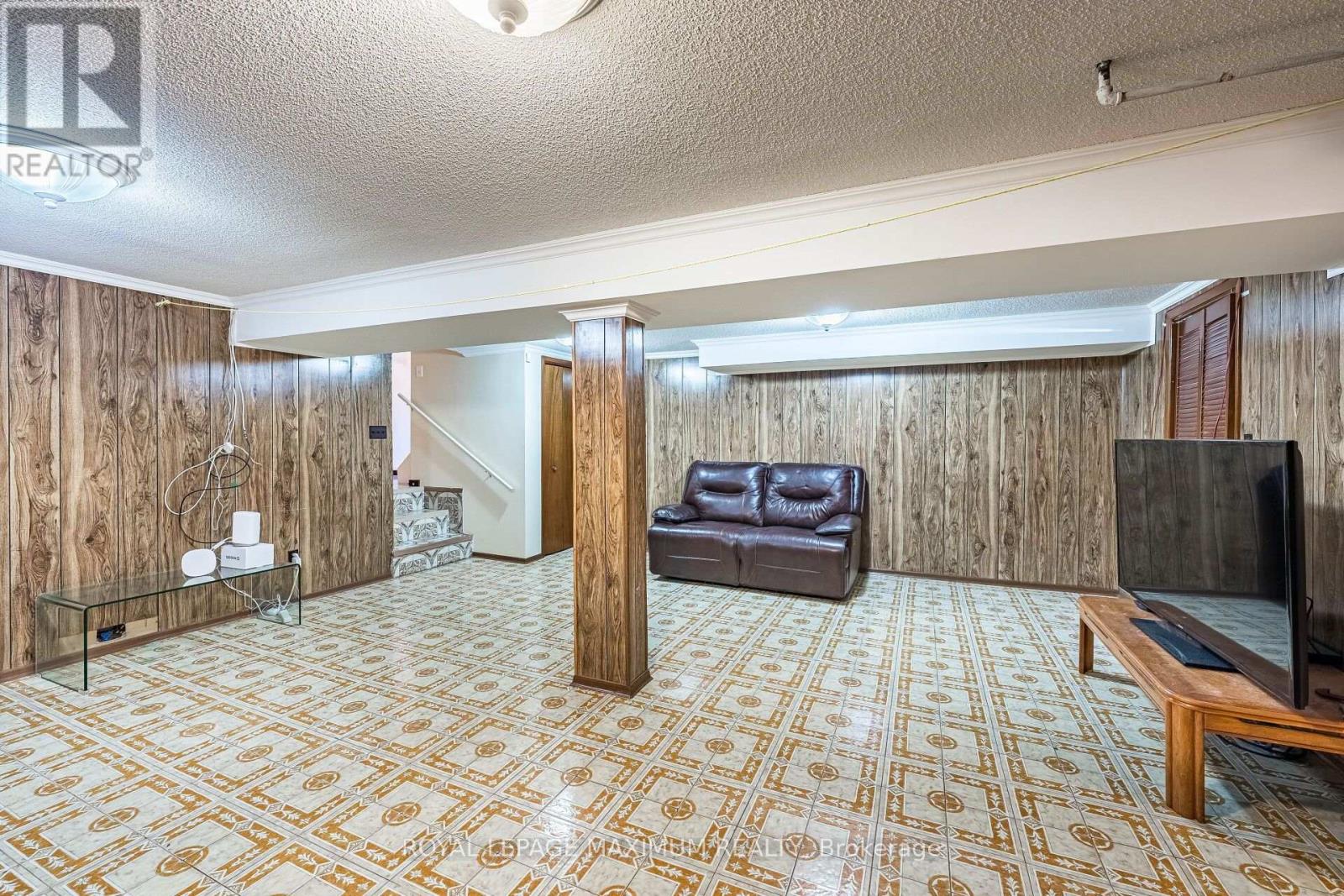 40 BROADOAKS DRIVE - 40
