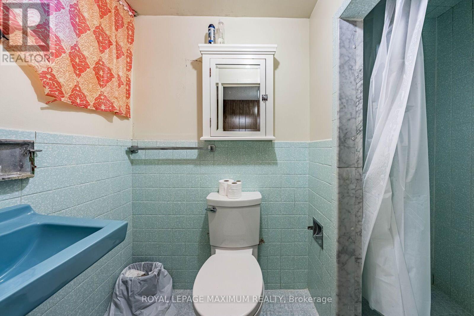 40 BROADOAKS DRIVE - 41