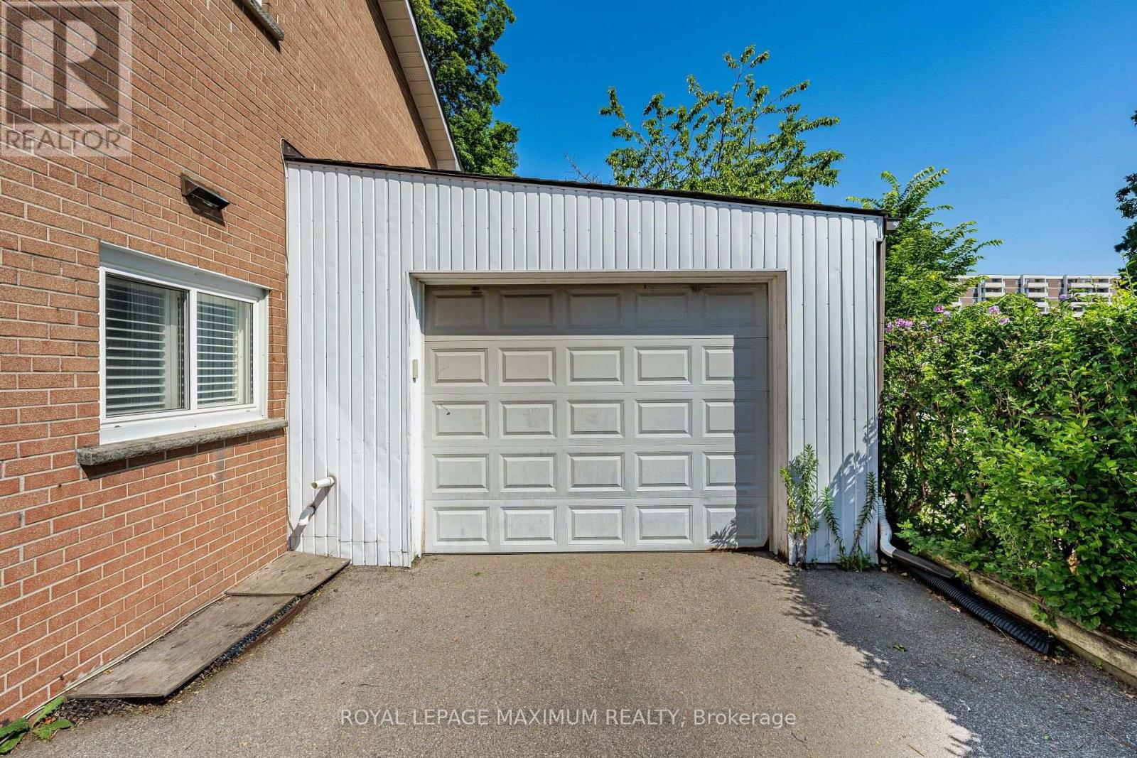 40 BROADOAKS DRIVE - 49